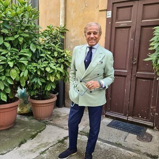 Mint Blazer Outfits For Men: Choose a mint blazer and navy dress pants if you're going for a proper, fashionable outfit. The whole look comes together perfectly if you complete this outfit with a pair of navy suede loafers.