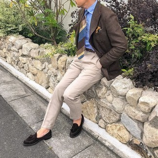 Brown Double Breasted Blazer Outfits For Men: A brown double breasted blazer and beige dress pants are robust players in any man's arsenal. A pair of dark brown suede tassel loafers easily ups the appeal of this look.