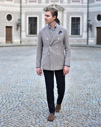 Navy Print Socks Outfits For Men: A grey double breasted blazer and navy print socks are a combination that every style-savvy gent should have in his closet. And if you need to effortlessly perk up this look with footwear, why not complete this ensemble with dark brown suede tassel loafers?