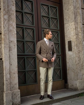 Tobacco Socks Outfits For Men: Tone down on the formality in this practical combo of a brown double breasted blazer and tobacco socks. And if you need to immediately rev up this look with footwear, add dark brown leather tassel loafers to this outfit.