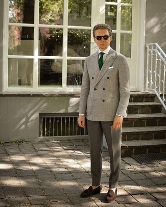 White Pocket Square Dressy Outfits: Go for a simple yet casually stylish choice by teaming a white and black houndstooth double breasted blazer and a white pocket square. Let your outfit coordination skills really shine by complementing this look with dark brown suede tassel loafers.