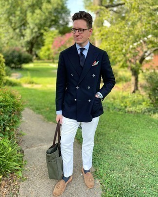 Multi colored Pocket Square Outfits: This pairing of a navy double breasted blazer and a multi colored pocket square makes for the ultimate relaxed style for any modern guy. Unimpressed with this outfit? Introduce a pair of tan suede tassel loafers to jazz things up.