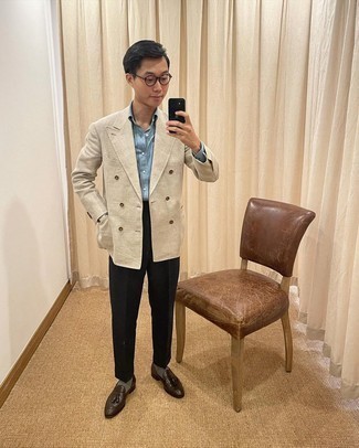 Men's Outfits 2021: Teaming a beige double breasted blazer with black dress pants is a great option for a dapper and elegant outfit. You could follow a more casual route on the shoe front by finishing off with a pair of dark brown leather tassel loafers.