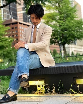 Tan Tie Outfits For Men: Putting together a beige double breasted blazer and a tan tie will hallmark your outfit coordination expertise. Take a more relaxed approach with shoes and complement this ensemble with black leather loafers.