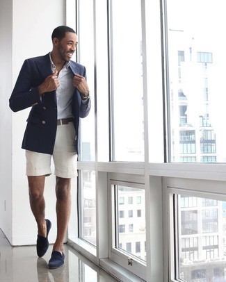 Navy Velvet Loafers Outfits For Men: You'll be surprised at how super easy it is for any man to get dressed this way. Just a navy double breasted blazer teamed with beige shorts. And if you want to immediately lift up this look with one single item, introduce a pair of navy velvet loafers to the mix.