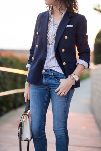 Navy Double Breasted Blazer Outfits For Women: When the situation allows off-duty style, you can rely on a navy double breasted blazer and blue skinny jeans.