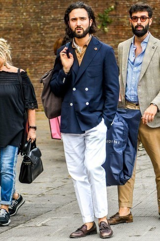 Multi colored Bandana Outfits For Men: Such essentials as a navy double breasted blazer and a multi colored bandana are the ideal way to infuse subtle dapperness into your current routine. Step up your ensemble with a pair of dark brown leather tassel loafers.