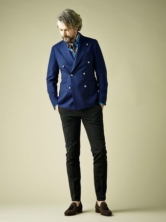 Multi colored Bandana Outfits For Men: A navy double breasted blazer and a multi colored bandana will allow you to showcase your stylish self. Complement this ensemble with dark brown suede tassel loafers to instantly spice up the getup.