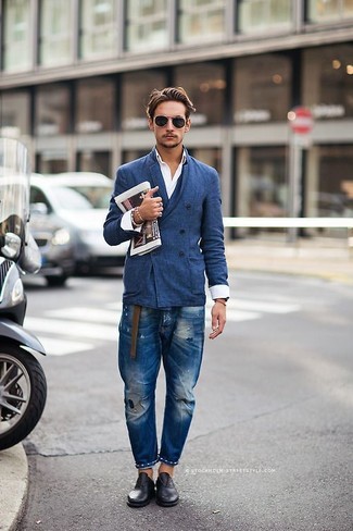 For an outfit that brings comfort and style, team a blue double breasted blazer with blue ripped jeans. And if you wish to instantly elevate your look with a pair of shoes, why not complement your ensemble with a pair of black leather oxford shoes?