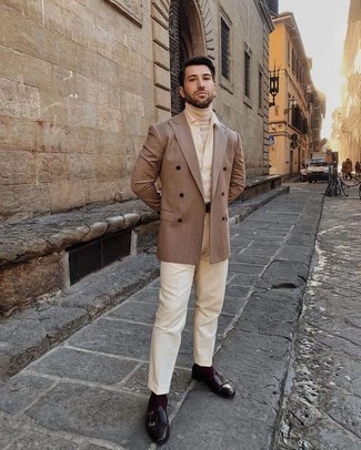 Burgundy Socks Outfits For Men: A brown double breasted blazer and burgundy socks are a pairing that every fashion-savvy man should have in his wardrobe. And if you need to easily lift up your ensemble with one piece, why not complement this ensemble with burgundy leather double monks?