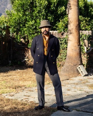 Bucket Hat Outfits For Men: A navy wool double breasted blazer and a bucket hat worn together are a sartorial dream for those dressers who love casual styles. If you feel like dressing up, make black leather tassel loafers your footwear choice.