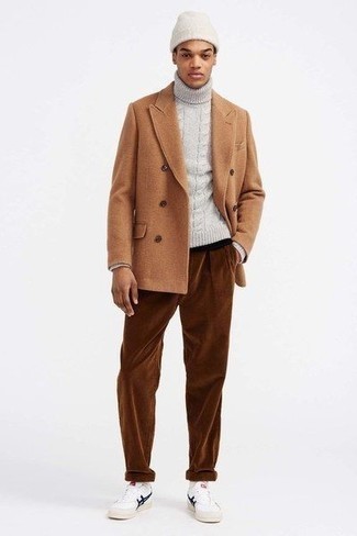 Brown Corduroy Chinos Outfits In Their 20s: For a casually classic outfit, consider wearing a tan wool double breasted blazer and brown corduroy chinos — these pieces fit nicely together. Give a fun feel to your ensemble by sporting a pair of white and black canvas low top sneakers. The ability to wear getups like this is one of the dividends of transitioning from your 20s to your 30s.