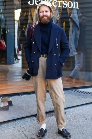 Bucket Hat Outfits For Men: This combo of a navy double breasted blazer and a bucket hat is hard proof that a safe casual outfit doesn't have to be boring. For a modern hi-low mix, add navy leather loafers to your outfit.