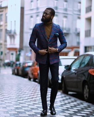 Navy and White Plaid Blazer Outfits For Men: For an outfit that's classic and camera-worthy, consider wearing a navy and white plaid blazer and navy dress pants. Complete this outfit with a pair of black leather tassel loafers and the whole outfit will come together perfectly.