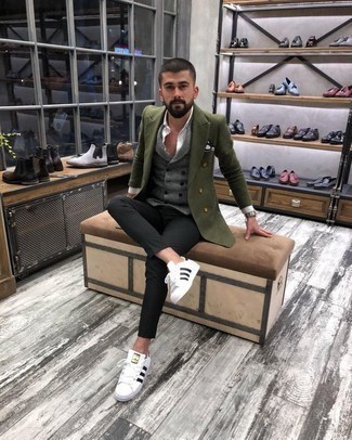 White and Black Pocket Square Outfits: Make an olive double breasted blazer and a white and black pocket square your outfit choice for a comfy menswear style that's also put together. Complete this look with a pair of white and black leather low top sneakers and off you go looking smashing.