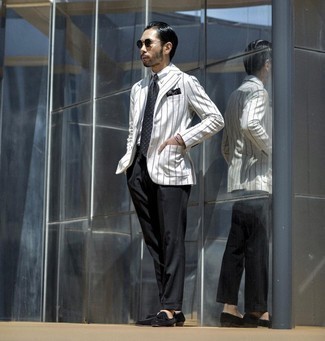 White Vertical Striped Blazer Outfits For Men: 