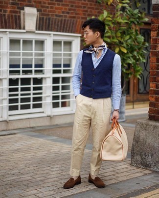 Beige Canvas Duffle Bag Outfits For Men: 