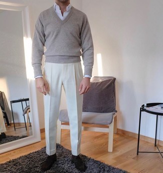 Beige V-neck Sweater Outfits For Men: 