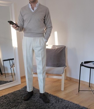 Beige V-neck Sweater Outfits For Men: 