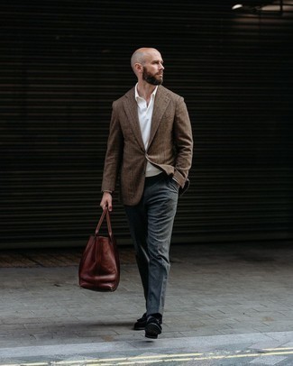Dark Brown Leather Tote Bag Outfits For Men: 