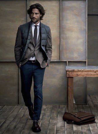 Charcoal Gilet Outfits For Men: 