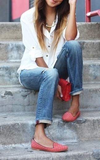 Blue Ripped Jeans Outfits For Women: A white dress shirt and blue ripped jeans are an easy way to infuse effortless cool into your casual styling arsenal. For something more on the dressier side to complement this ensemble, add a pair of red suede loafers to the equation.