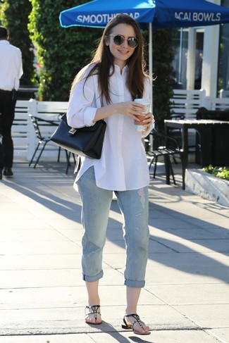 Thong Sandals Outfits: Pairing a white dress shirt and light blue ripped boyfriend jeans will be a true indication of your styling expertise even on dress-down days. Dial up your whole ensemble with a pair of thong sandals.