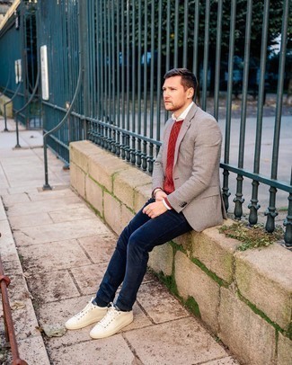 White Dress Shirt with White Leather Low Top Sneakers Outfits For Men: 