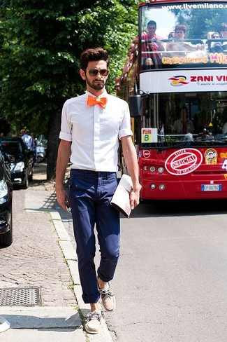 Orange Bow-tie Outfits For Men: Who said you can't make a fashion statement with an off-duty ensemble? That's easy in a white dress shirt and an orange bow-tie. Why not complete this look with a pair of beige suede boat shoes for a sense of class?