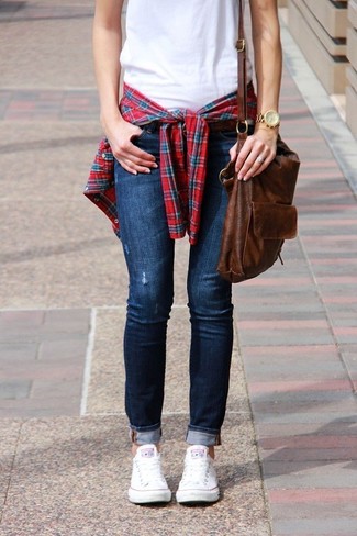 Burgundy Plaid Dress Shirt Outfits For Women: Show everyone that you know a thing or two about style in a burgundy plaid dress shirt and navy ripped skinny jeans. Feeling adventerous today? Shake up your look by finishing with a pair of white low top sneakers.