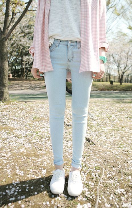 Light Blue Skinny Jeans with Grey Crew-neck T-shirt Outfits (7 ideas &  outfits) | Lookastic