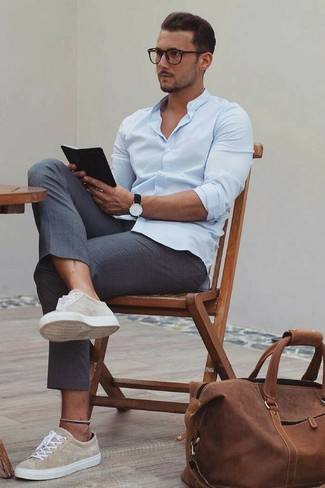 Tan Suede Low Top Sneakers Outfits For Men: This combo of a light blue dress shirt and charcoal dress pants epitomizes elegance and refinement. Feeling venturesome today? Spice things up by rocking tan suede low top sneakers.