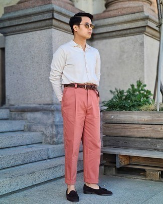Pink Dress Pants Outfits For Men: This sophisticated combo of a white dress shirt and pink dress pants is a favored choice among the dapper chaps. Complement this outfit with a pair of black suede tassel loafers to give a hint of stylish casualness to your look.