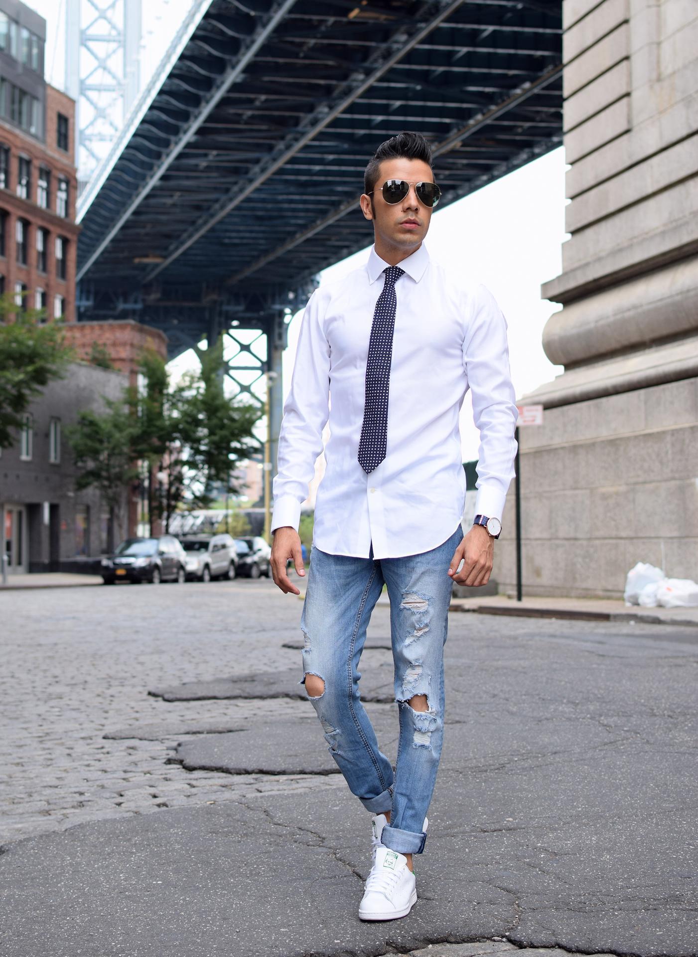11 light blue jeans, a white shirt and white sneakers - Styleoholic |  Stylish men, Mens outfits, Men street fashion
