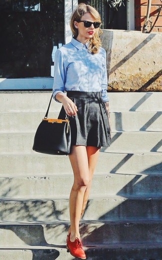 Taylor Swift wearing Light Blue Dress Shirt, Black Shorts, Red Leather Oxford Shoes, Black Leather Handbag