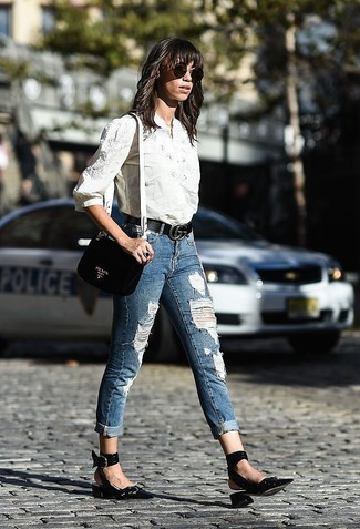 White Embroidered Dress Shirt Outfits For Women: If you gravitate towards relaxed outfits, why not wear this combination of a white embroidered dress shirt and blue ripped skinny jeans? Black leather pumps are a surefire way to infuse an extra touch of style into this look.