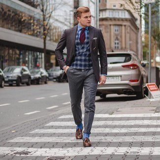 Burgundy Tie Smart Casual Outfits For Men: 