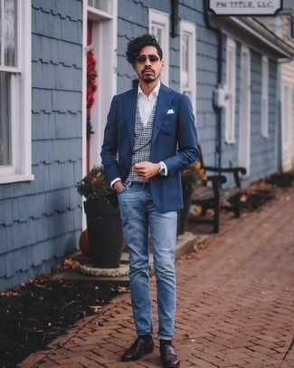 Light Blue Waistcoat Outfits In Their 30s: 