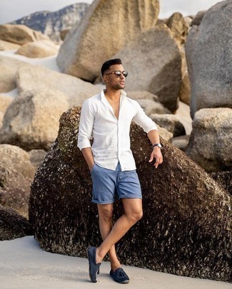 Blue Shorts Outfits For Men: 