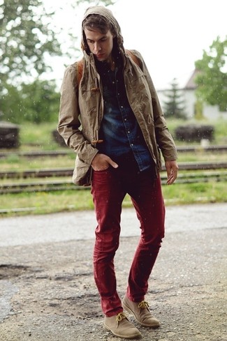 Burgundy Jeans Outfits For Men: Nail the classic and casual look in a beige duffle coat and burgundy jeans. For extra fashion points, introduce tan suede desert boots to your ensemble.