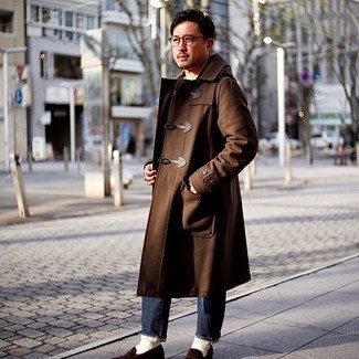 Tobacco Duffle Coat Outfits For Men: For a casually elegant ensemble, reach for a tobacco duffle coat and navy jeans — these two items work really well together. On the fence about how to complete your look? Wear a pair of dark brown suede loafers to class it up.