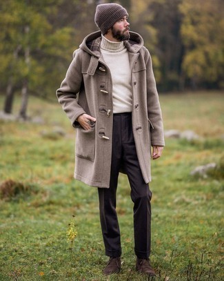 Duffle Coat Outfits For Men: A duffle coat and dark brown dress pants are a truly sharp ensemble to try. Showcase your fun side by finishing with a pair of dark brown suede desert boots.