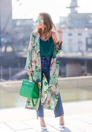 Navy Denim Culottes Outfits: Combining a green floral duster coat with navy denim culottes is an awesome option for a cool and casual ensemble. A pair of white leather pumps adds a refined aesthetic to the ensemble.