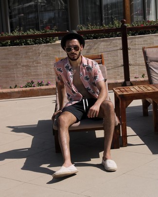 White and Pink Print Short Sleeve Shirt Outfits For Men: 