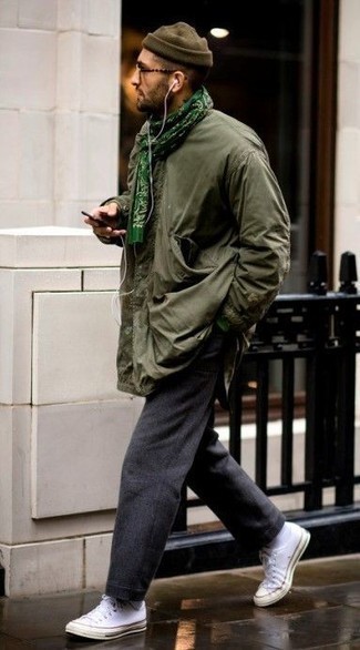 Green Scarf Outfits For Men: Opt for an olive field jacket and a green scarf for an urban ensemble that's easy to wear. You can take a more polished approach with footwear and complement your look with a pair of white canvas low top sneakers.