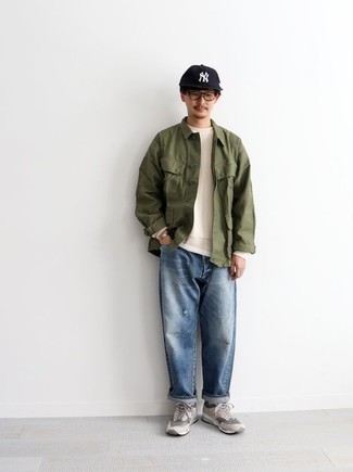 Olive Field Jacket Outfits: Consider pairing an olive field jacket with blue ripped jeans if you seek to look cool and casual without spending too much time. You could perhaps get a bit experimental in the footwear department and complement your outfit with beige athletic shoes.