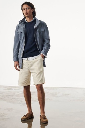 Navy Crew-neck Sweater Outfits For Men: Make a navy crew-neck sweater and beige shorts your outfit choice to assemble a casually cool look. Bring a different twist to an otherwise utilitarian ensemble by finishing off with brown suede tassel loafers.