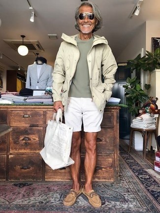 Green Crew-neck T-shirt Outfits For Men: This pairing of a green crew-neck t-shirt and white shorts is extra versatile and provides instant off-duty cool. Upgrade your outfit with a pair of tan suede boat shoes.