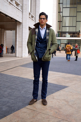Dark Green Field Jacket Outfits: One of our favorite ways to style such a timeless menswear piece as a dark green field jacket is to combine it with navy dress pants. A good pair of dark brown suede tassel loafers pulls this look together.