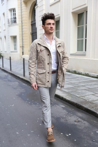 Brown Suede Brogues Outfits: Undeniable proof that a beige field jacket and grey chinos look awesome when you team them together in an off-duty outfit. Want to go all out when it comes to footwear? Make brown suede brogues your footwear choice.